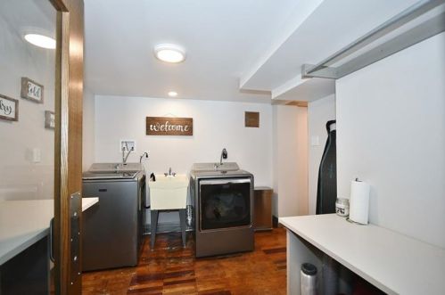 2327 Meadow Dr, Pittsburgh PA  15235-2740 exterior