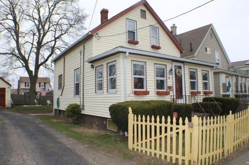 38 Charles St, Quincy, MA 02169-3602