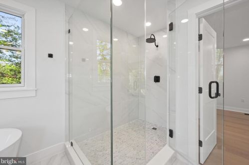 6705 Buttermere Ln, Bethesda MD  20817-1528 exterior