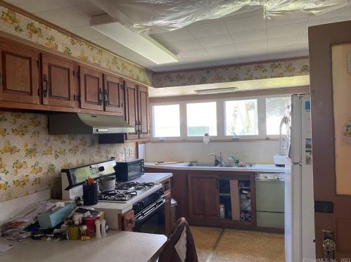 171 3 Ave, Milford CT 06460-5248 exterior