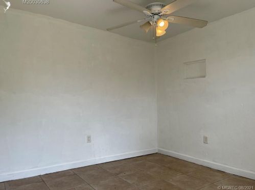 555 Twylite Ter, Fort Pierce FL 34983-1186 exterior