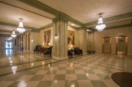 1028 Juneau Ave, Milwaukee WI  53202-2933 exterior