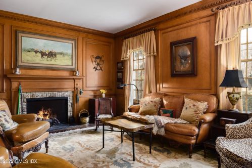 530 Round Hl Rd, Greenwich CT 06831-2653 exterior