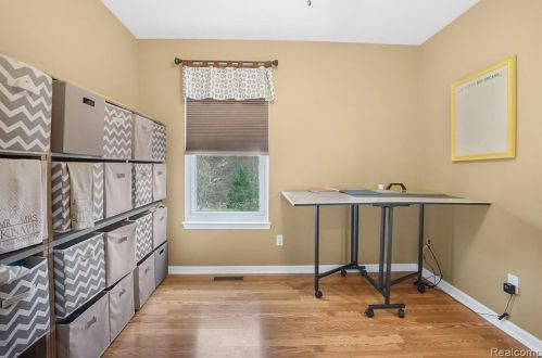 823 Cyn Crk Dr, Holly MI 48442-1560 exterior