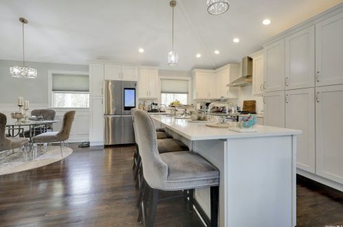 21 Beaumont Dr, Huntington Station NY 11747-3414 exterior