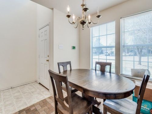 6807 Clark Vista Dr, Dallas TX  75236-5811 exterior