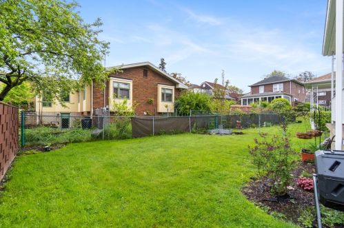 7205 Mcclure Ave, Pittsburgh PA  15218-2307 exterior