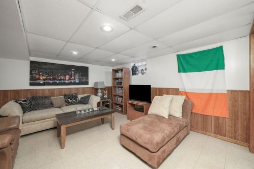 6625 64 St, Chicago IL 60638-4915 exterior