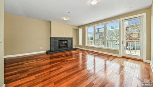 2 Vela Way, Edgewater NJ 07020-1564 exterior