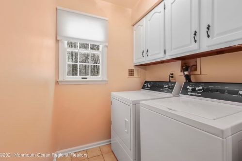 14 Burdge Dr, Middletown NJ 07748-1860 exterior