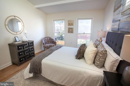 418 Capitol St, Washington DC  20003-4012 exterior