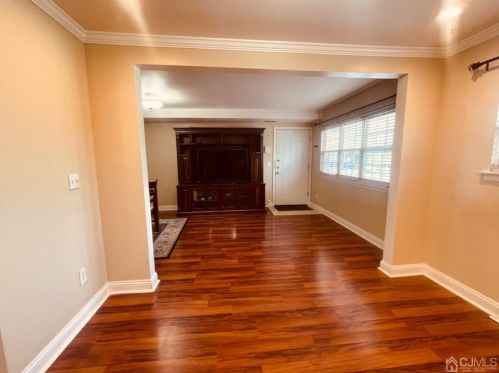 368 College Dr, Edison NJ  08817-5927 exterior