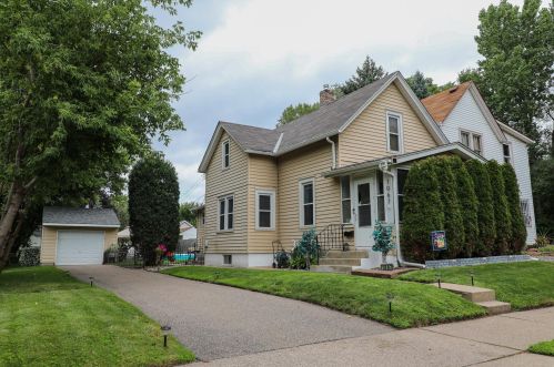 1067 Argyle St, Saint Paul, MN 55103-1205