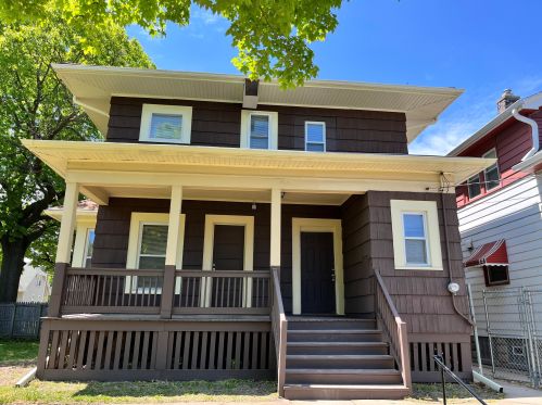 5326 35th St, Milwaukee, WI 53209-4721