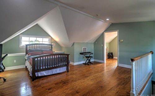 47 Chester St, Milford CT 06460-7421 exterior