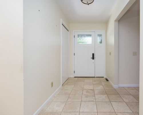 246 Golfview Dr, Plainwell, MI 49080-9118