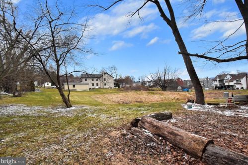 7757 Center St, Slatington PA 18080-3435 exterior