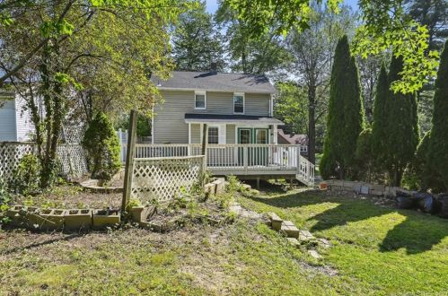 43 St, Windsor Locks CT 06096-1357 exterior