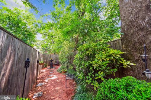 435 5 St, Washington DC 20003-2052 exterior