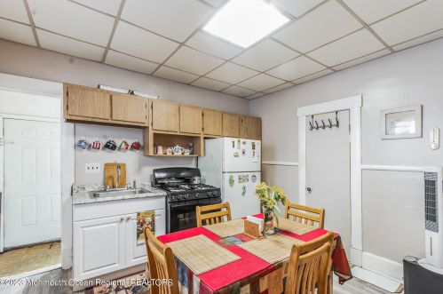 168 1st St, Perth Amboy NJ 08861-4652 exterior