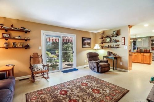 1 Cullens Hl Rd, Derby CT exterior