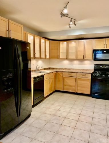 97 College Dr, Edison NJ 08817-5930 exterior