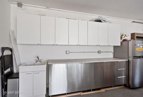 6912 Minnetonka Ave, Chicago IL 60646-1517 exterior