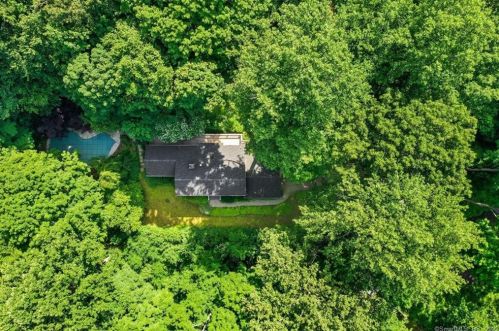 76 Mcfadden Dr, Wilton CT 06897-3912 exterior