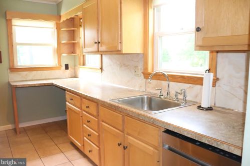 727 Chestnut St, Limerick PA 19468-2117 exterior