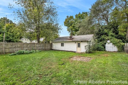 901 Broas St, Belding MI 48809-2233 exterior