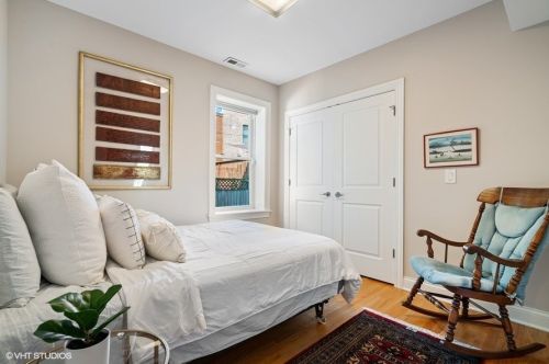 2140 Addison St, Chicago IL 60618-6137 exterior