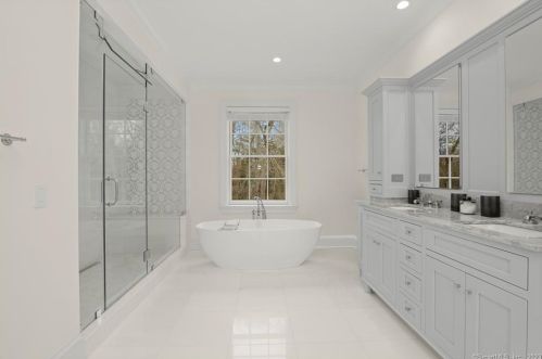 31 Baldwin Farms, Greenwich CT 06831-3307 exterior