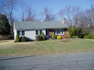 28 Whitmore Dr, Springfield, MA 01104-1118