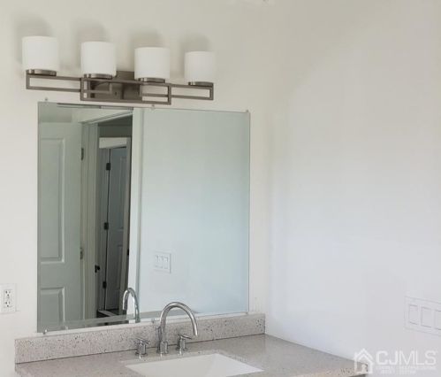 135 Cooper Ave, Iselin NJ 08830-2003 exterior