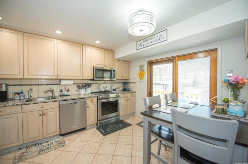 15 Ramita Ln, Commack NY  11725-1917 exterior