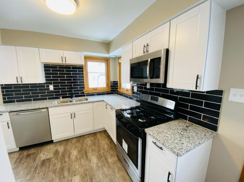 4236 84th St, Milwaukee, WI 53228-2309