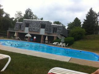 535 Forest Green Dr, Moon Twp PA  15108-2761 exterior