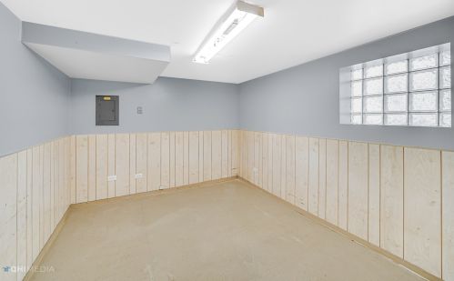 7944 Whipple St, Chicago IL 60655-2215 exterior