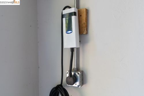 1221 Blake St, Berkeley CA 94702-2014 exterior