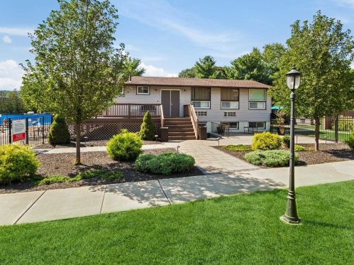 21 Stout Ct, Poughkeepsie NY 12601-2942 exterior