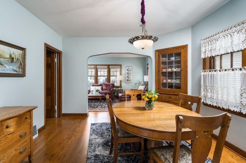 906 Mdw Pl, Milwaukee WI 53217-5737 exterior