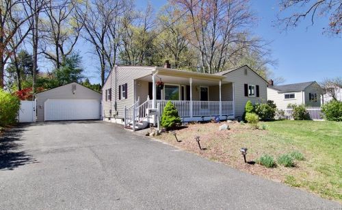 9 Robbin Rd, Enfield, CT 06082-2119