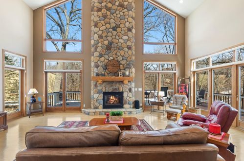 7853 131 St, Saint Paul MN 55124-9703 exterior