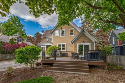 39 Caroline St, Bull Valley, IL 60014-4303