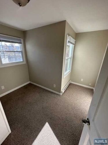 19 Cres Ave, Paterson NJ 07512-2305 exterior