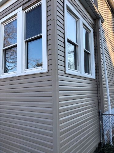 8549 May St, Chicago, IL 60620-3320