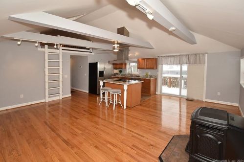 14 Lk St, Ellington CT 06029-3008 exterior