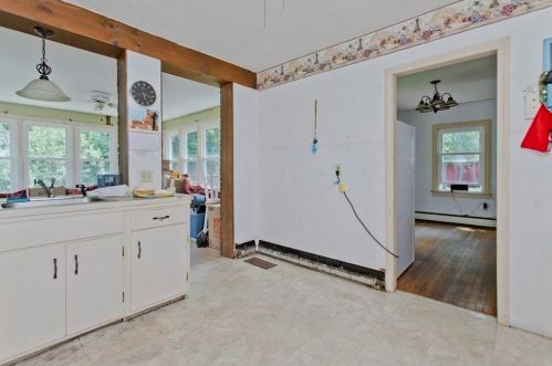 65 Mandalay Rd, Springfield MA 01118-2026 exterior