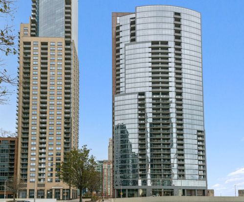 450 Waterside Dr, Chicago IL  60601-4702 exterior