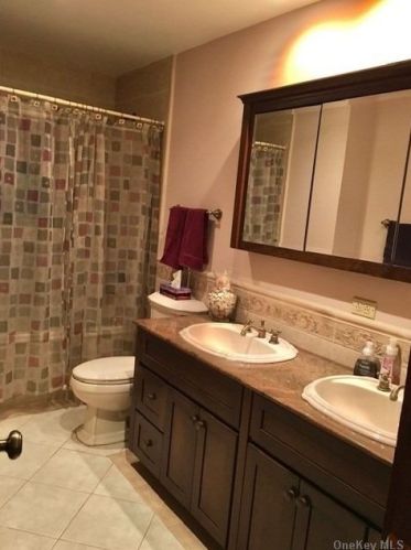 16 Sarina Dr, Commack NY 11725-1805 exterior